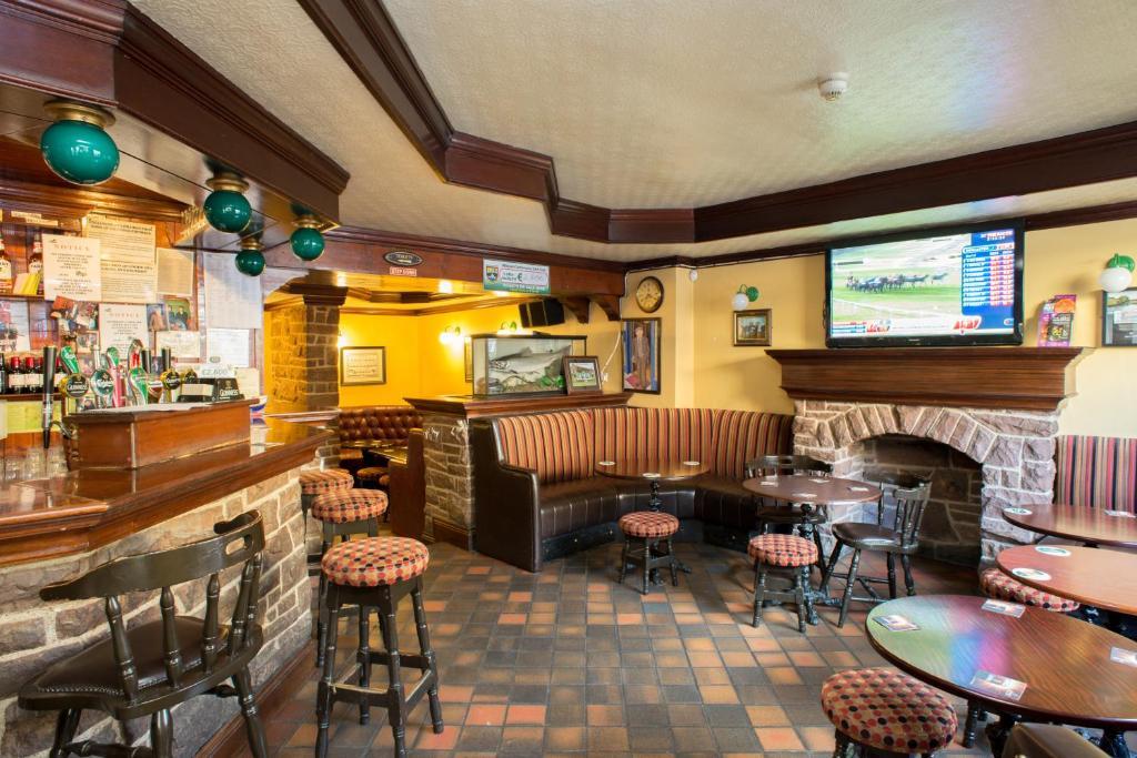 Larkin'S Pub, Restaurant, And B&B Milltown  외부 사진