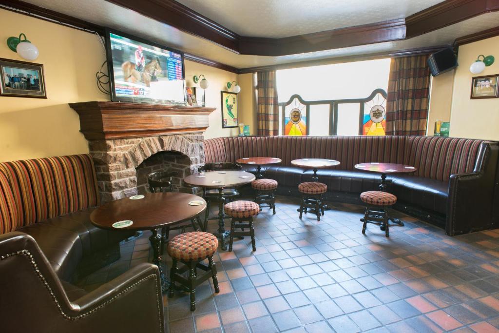 Larkin'S Pub, Restaurant, And B&B Milltown  외부 사진