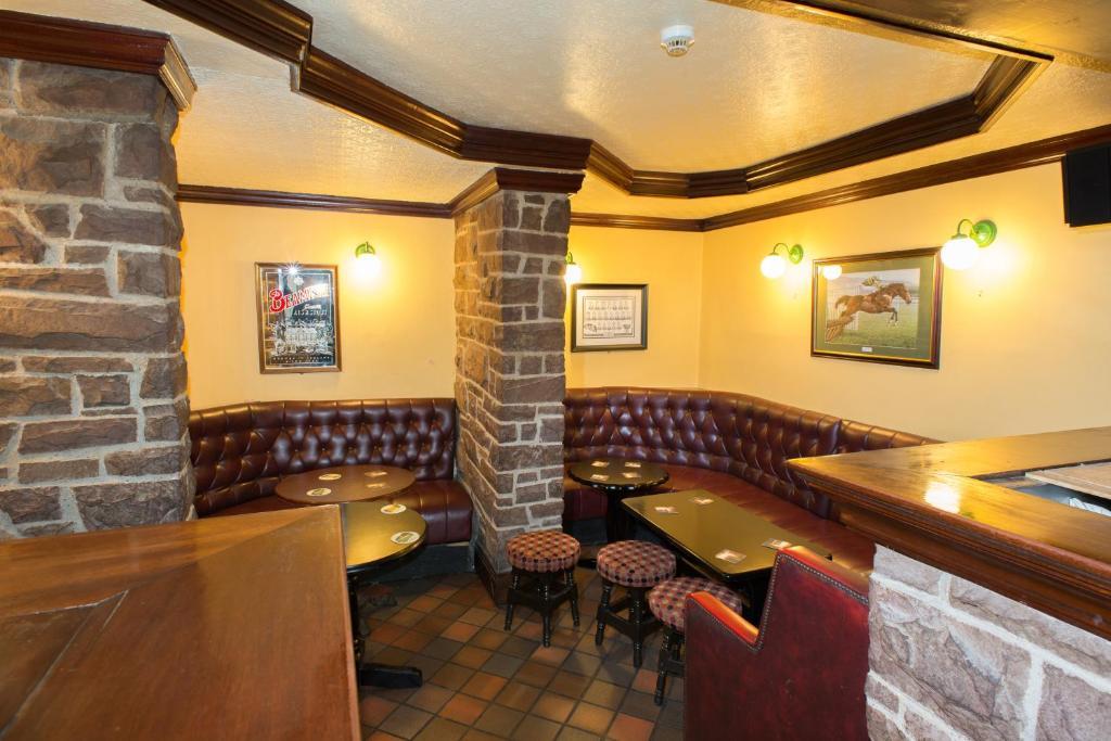 Larkin'S Pub, Restaurant, And B&B Milltown  외부 사진