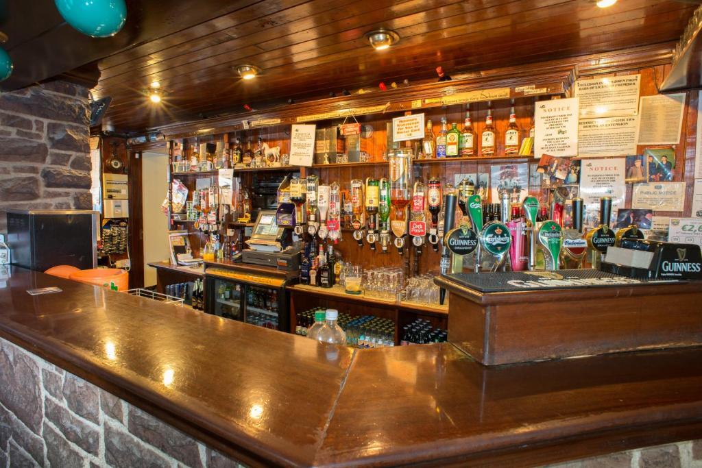 Larkin'S Pub, Restaurant, And B&B Milltown  외부 사진